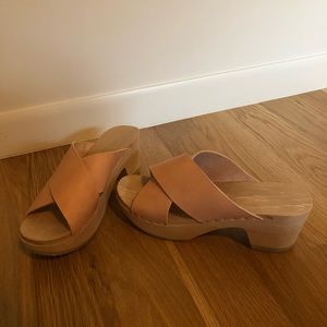 Zuzii natural clogs.